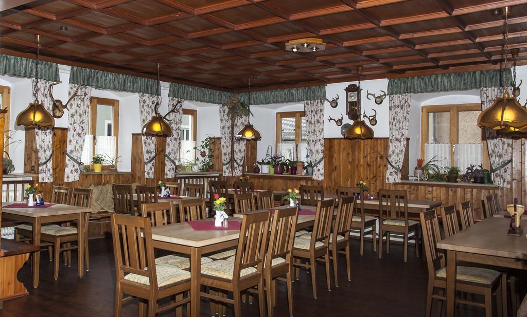 Hotel Gasthof Stern à Greding Extérieur photo